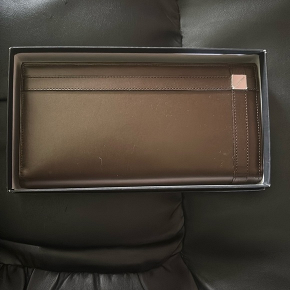 NWT Burberry Łeather Wallet - Picture 1 of 6